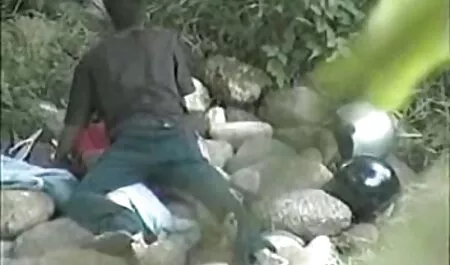 Długowłosa dziewczyna darmowe filmy porno z mamuskami pieprzy się z ogromnym wibratorem