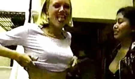 Facet dziewczyna z wibrator brought do filmiki erotyczne z mamuskami orgazm