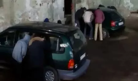 Orgia z zapracowaną dziewczyna przed lustrem filmiki sex mamuski
