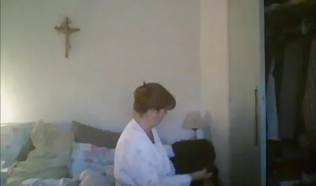 Leżał na plecach i stare mamuśki za darmo ssał swoją dziewczynę