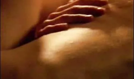 Młody amator darmowe filmy z mamuśkami pieprzy dojrzałą ciotkę na stole