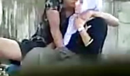 Jej mąż złamał ją palcami, a jej język sex darmowe mamuśki był suką
