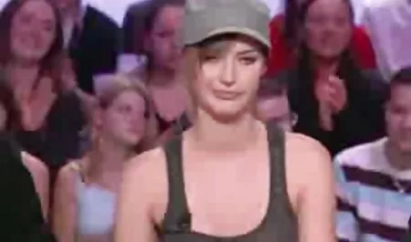 Trójskrzydłowa darmowe ruchanie mamuśki