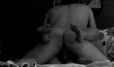 Pieska brunetka w sex z mamuskami filmy pończochach