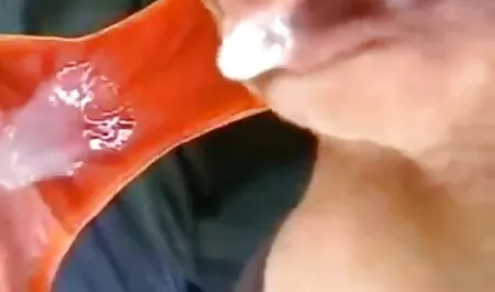 Silny facet zerwał dziewczynę z długim kutasem na kanapie sex filmiki z mamuskami