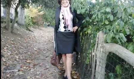 Blondi dołączyła do swojego chłopaka i kazała mu lizać darmowe sex mamuski i lizać jej tyłek