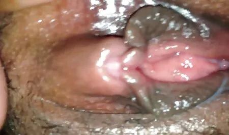Podczas gdy mąż prostuje kominek, jego żona potajemnie ostre porno z mamuśkami ukrywa go na weebcam.