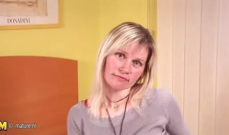 Młody minister stał się posłusznym, posłusznym sex kamerki za darmo mamuski krzesłem na kanapie