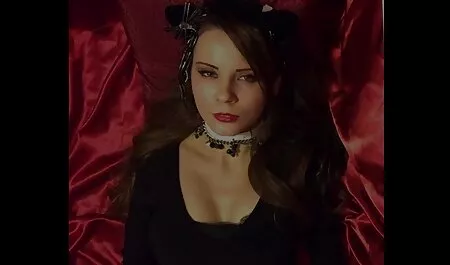Ona darmowe pornusy mamuski jest gwiazdą porno z dojrzałym mężczyzną