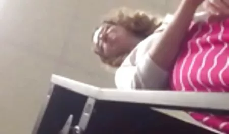 Krowa nie mogła się oprzeć uroczej sex mamuski za darmo blondynce nogi