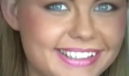 Dzwoniąca kobieta zatrzymała orgię, a kochanek wpadł jej w stare mamuśki za darmo usta