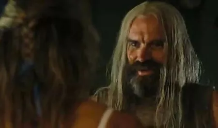 Lalka mamuski za darmo filmy w spodniach pieprzy się z dwoma mężczyznami