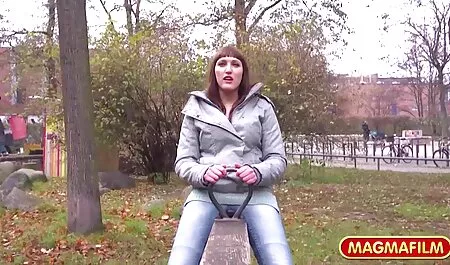 Dziewczyna odwróciła się na filmiki porno z mamuśkami piękne cycki
