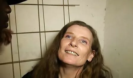 Schodząc sex mamuśki filmiki za darmo i pieprząc się w lesie